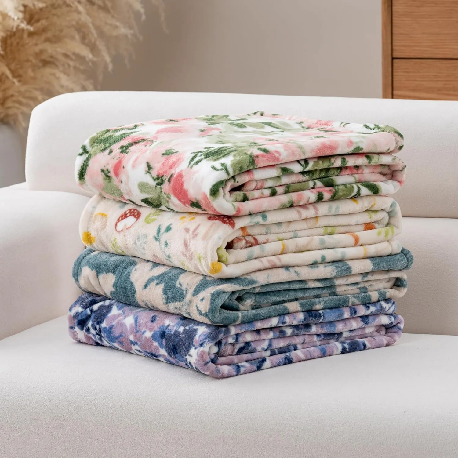 Luxury Printed Fleece Warm Blanket, Soft Lightweight Velvety Plush Throw for Couch and Bed, Cozy Comfy for All Seasons(Ivory Pink Flowers, 10890 Inches)